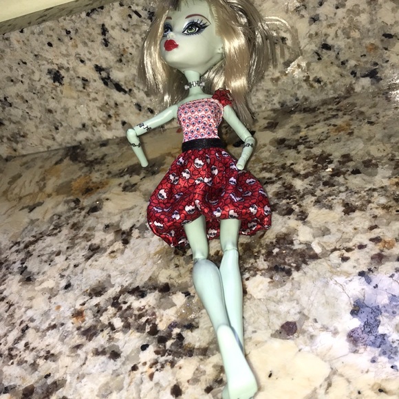 Barbies - Picture 4 of 6